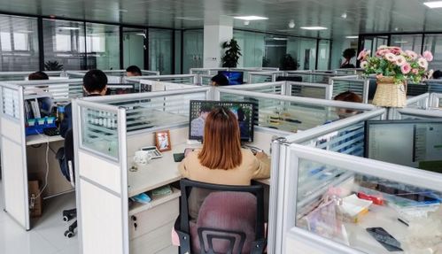 今迎紫气归聚新厂地 明铸辉煌更上一层楼